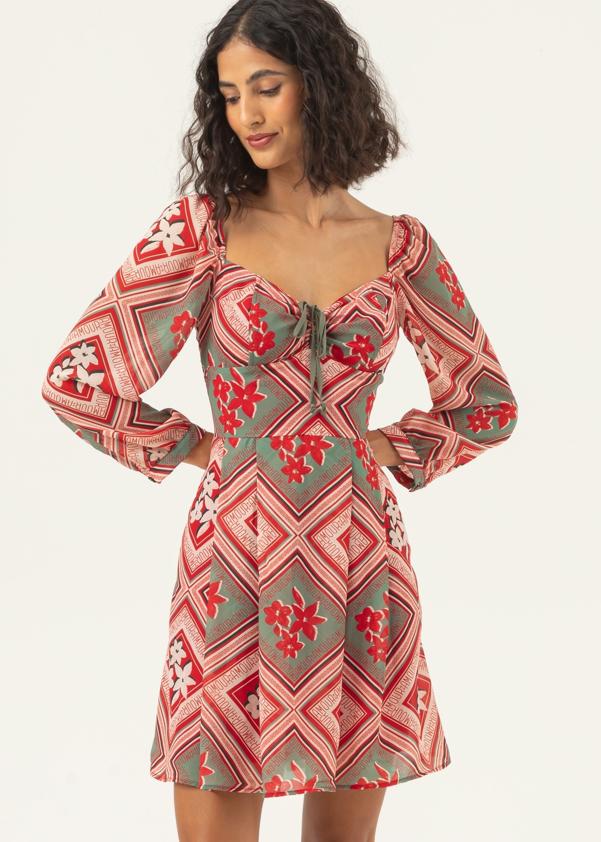 Vestido Curto Lamour