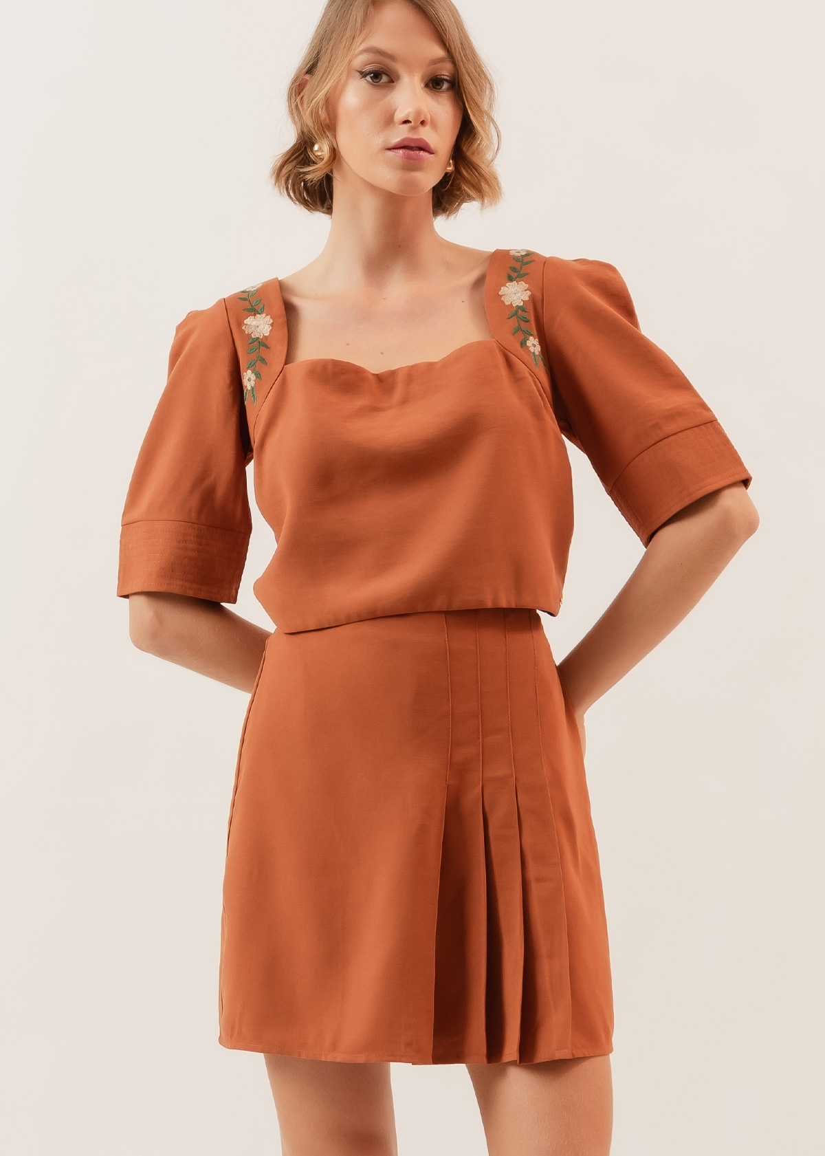 Saia Curta Contos do Jardim