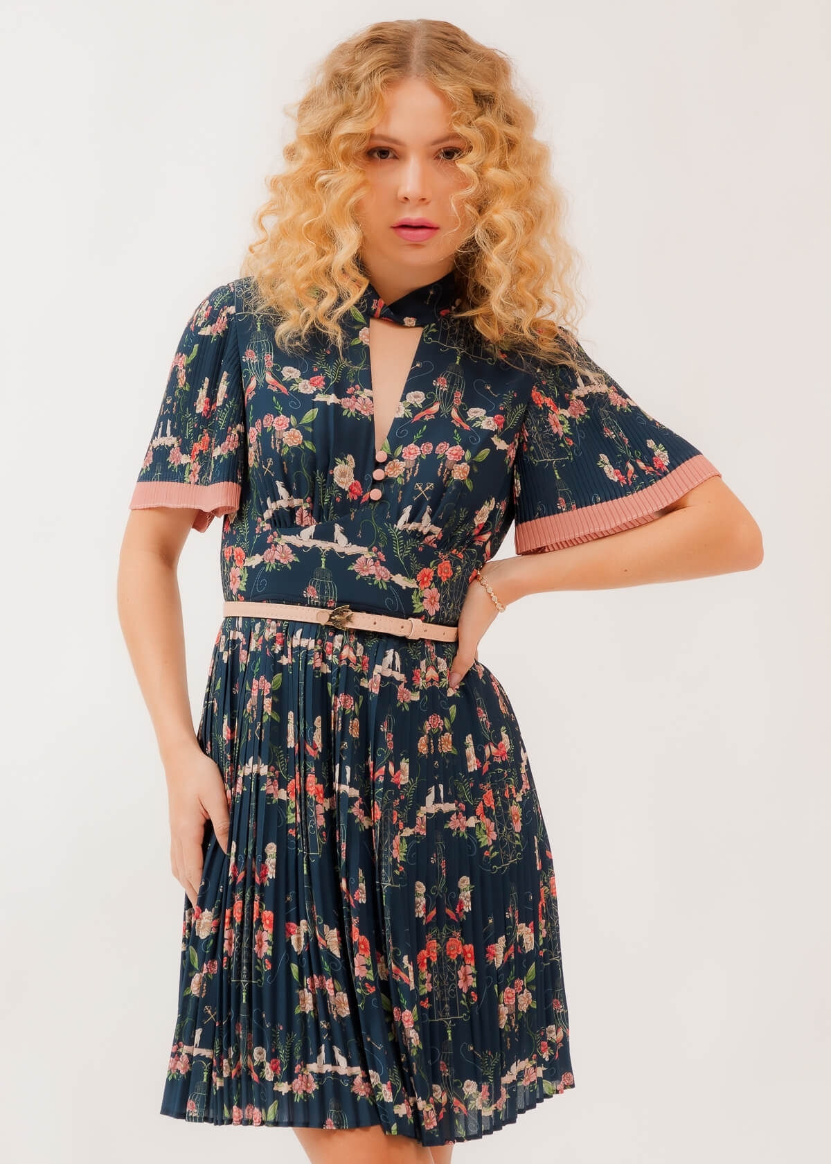 Vestido Curto Refúgio das Flores