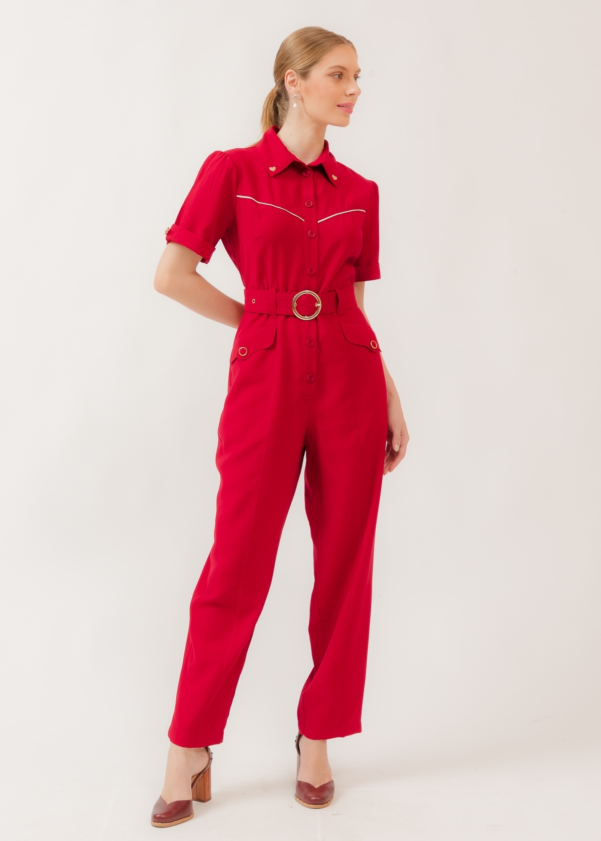 Macacão Entre Bailes e Livros